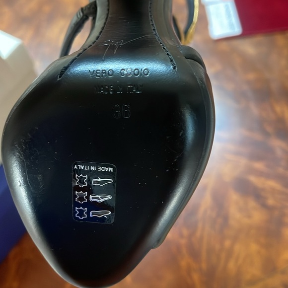 Giuseppe Zanotti Coline Gold Leaf Black Heels - Picture 5 of 7